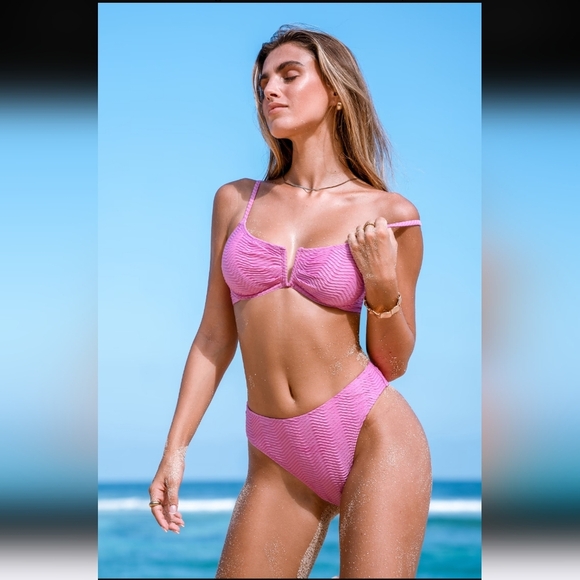 Cupshe Cyclamen V- Wire Bikini Top And Midrise Bottoms In Size Small NWT FullSet - Picture 2 of 12